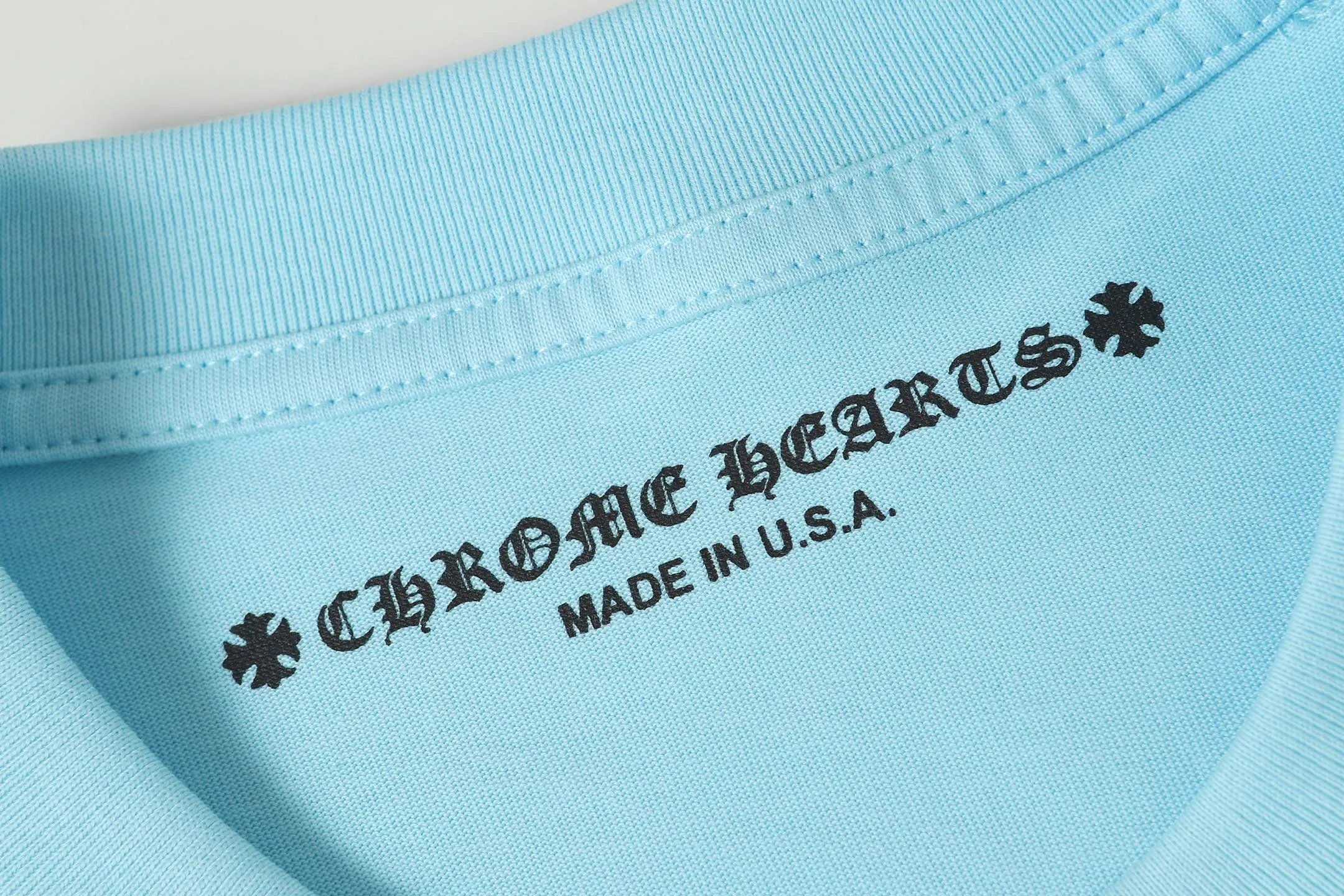 P150 Cross-border model, please do not place an order if you are pursuing quality - Chrome Hearts/Chrome Hearts graffiti printed popular short-sleeved T-shirt - High weight, high density and high quality. The wool is soft, delicate and skin-friendly. Soft and silky to the touch. Excellent warmth and skin-friendly properties. - Customized weaving and dyeing, no color difference, no matter the fabric or workmanship details, beat the ordinary version on the market -Colour: blue -Size: S M L XL